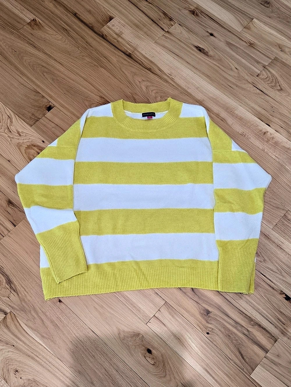 Vince Camuto Striped Crewneck Sweater in Yellow & White Size Medium